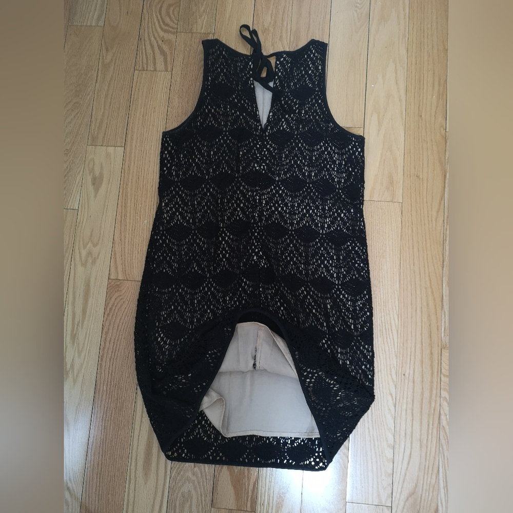 LOFT Classic Crochet Shift for effortless chic. Black with flesh lining. Size 2P - Picture 6 of 6